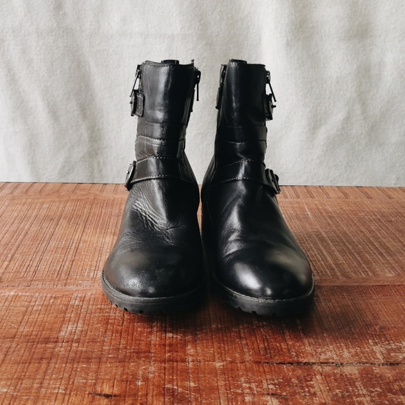 Town Shoes Black Leather Zippered Boots - Picture 3 of 5